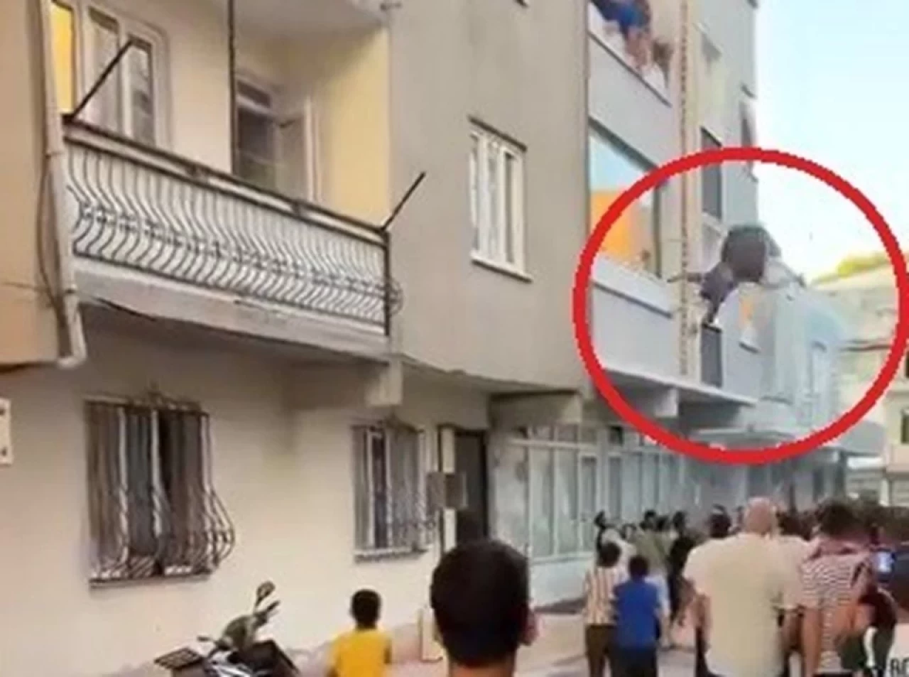 Bursa’da Yangın Paniği. Anneanne ve Torunu son anda yangından kurtarıldı. Bursa yangın haberi