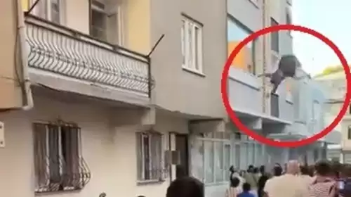 Anneanne ve Torunu son anda yangından kurtarıldı.