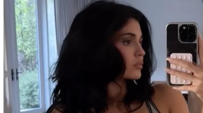 Kylie Jenner’dan Hamilelik Söylentilerine “Fit” Çıkış!